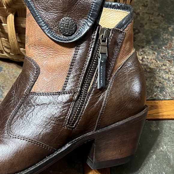 J.B. Dillon Two-Tone Brown Leather Western Boots - Picture 7 of 8